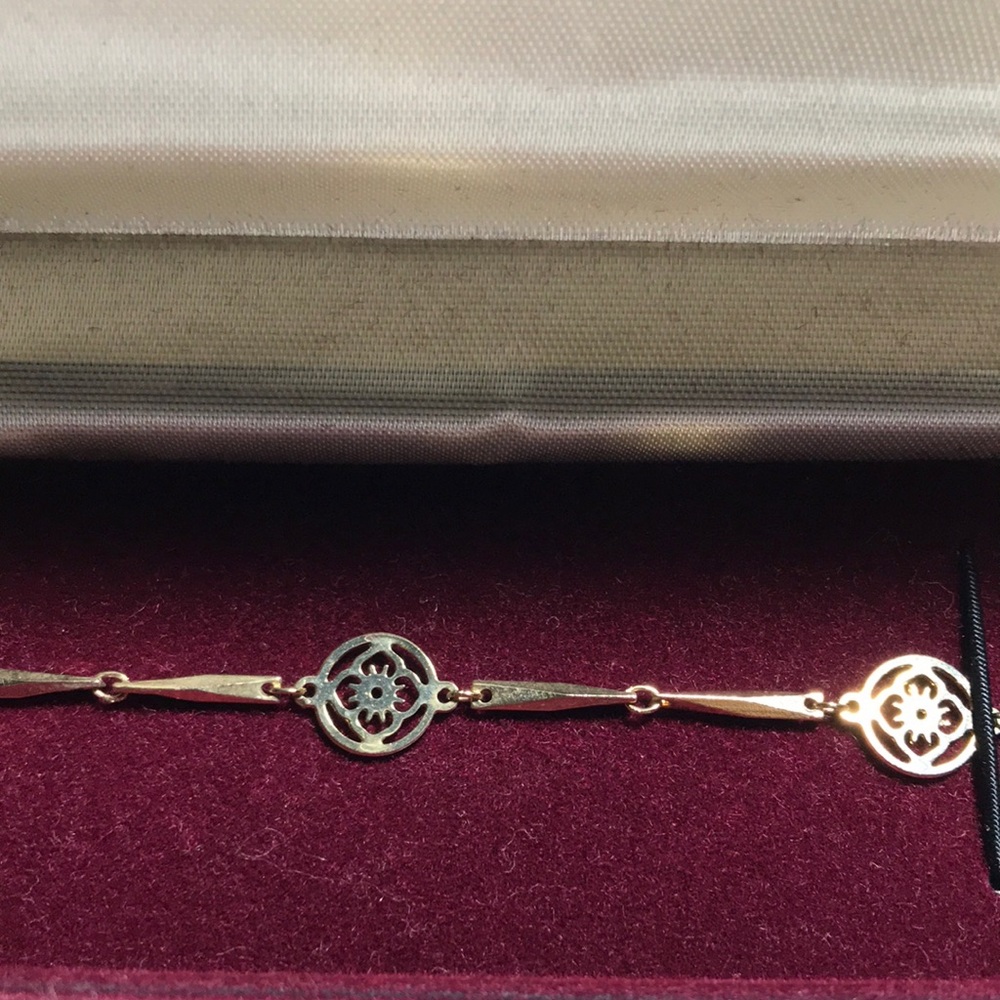 Gold plated Avon bracelet